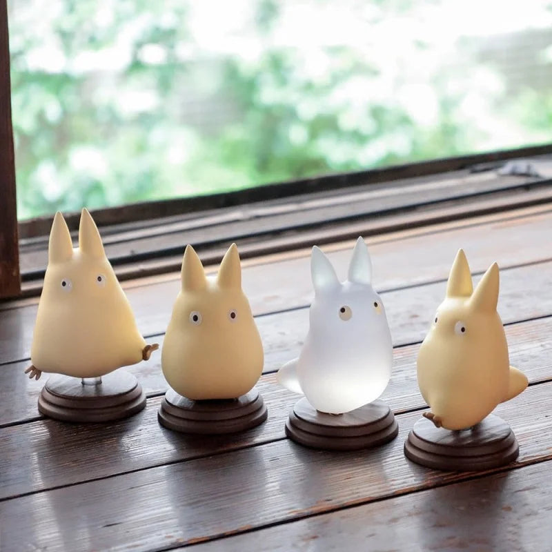 Statuette Totoro blanc sautant - Mon Voisin Totoro
